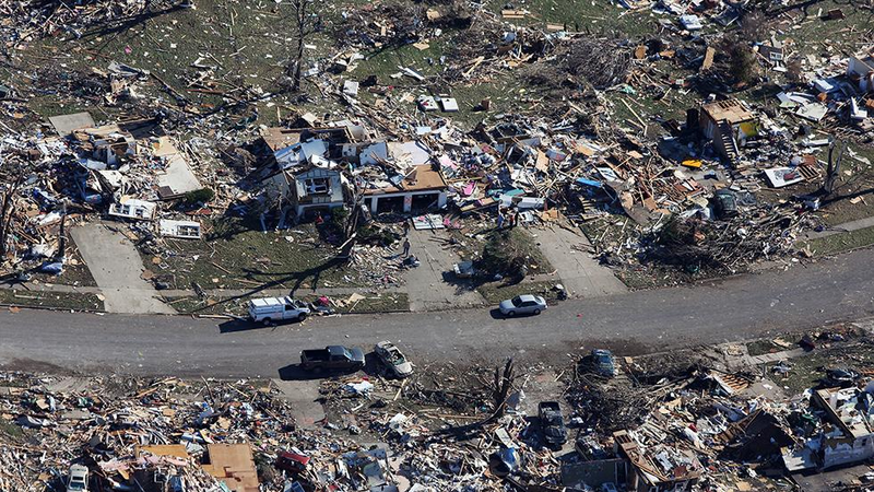 Illustration for article titled Aerial photos reveal the destructive path of the Midwest tornado